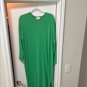 Vibrant Green Long Dress with Long Sleeves